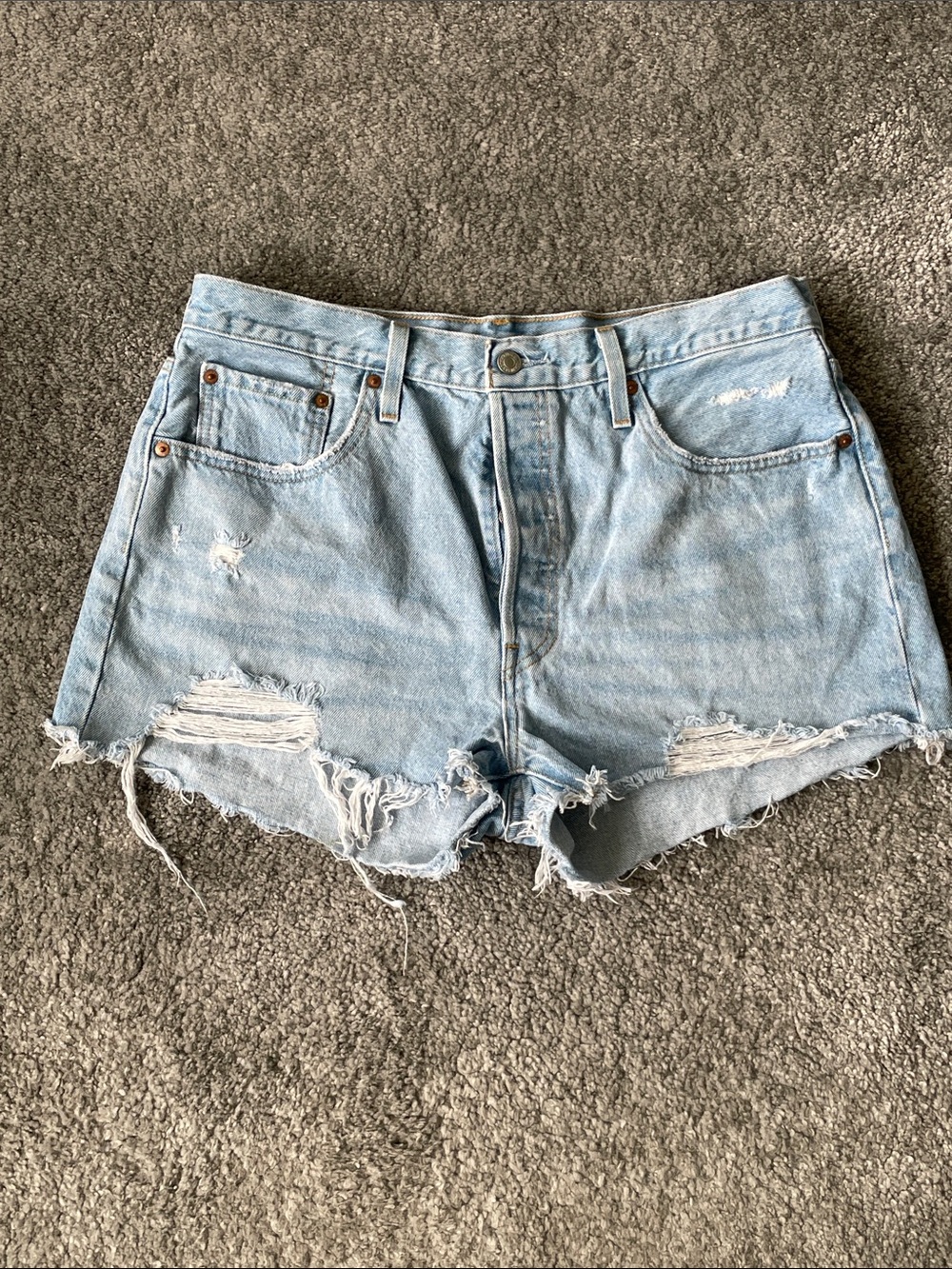 EC Levi's 501 Light Wash Distressed Shorts - Size 33